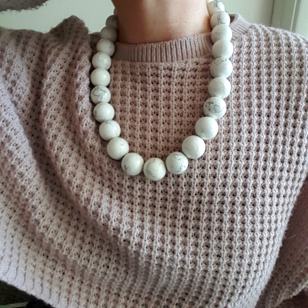 🌙Giant Rare Vintage White Howlite Ball Horsehair Statement Necklace Golden 11oz